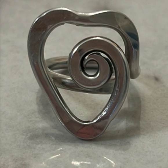 Handmade Silver Wire Heart Ring - Picture 2 of 7